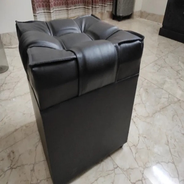 Square Stool Black, Ottoman Foot Stool with Tufted Cushion, PU Leather Square Ottoman for Living Room, Bedroom & Office, Modern Footrest & Extra Seating Stool