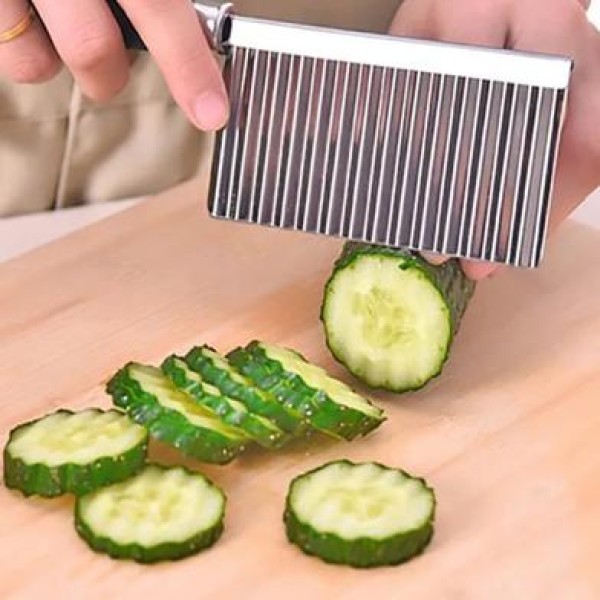 Wavy Vegetable Chopper and French Fry Cutter,Crinkle Cut Knife for Vegetables & Fries , Stainless Steel Wavy Blade Vegetable Chopper for French Fries, Cucumber, Carrot & Potato, Crinkle Cutter Knife with Black Handle